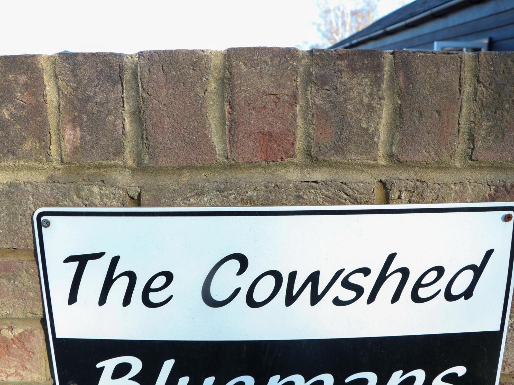 The Cowshed Villa Battle Exterior photo