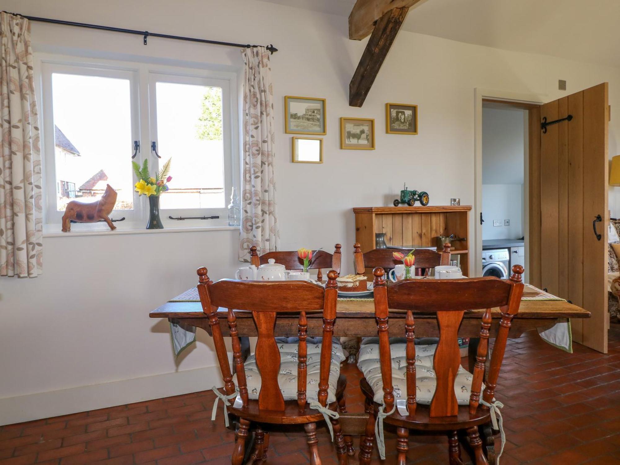 The Cowshed Villa Battle Exterior photo